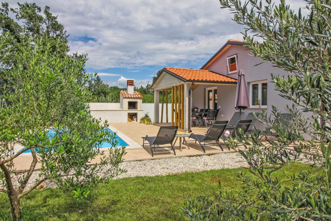 Villa Natascha In Pamici - Haus Fuer 6 Personen à Žminj Extérieur photo