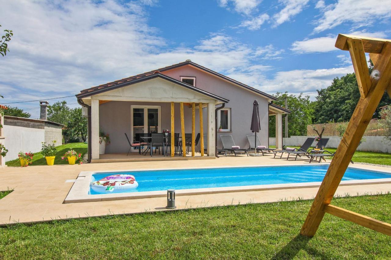 Villa Natascha In Pamici - Haus Fuer 6 Personen à Žminj Extérieur photo