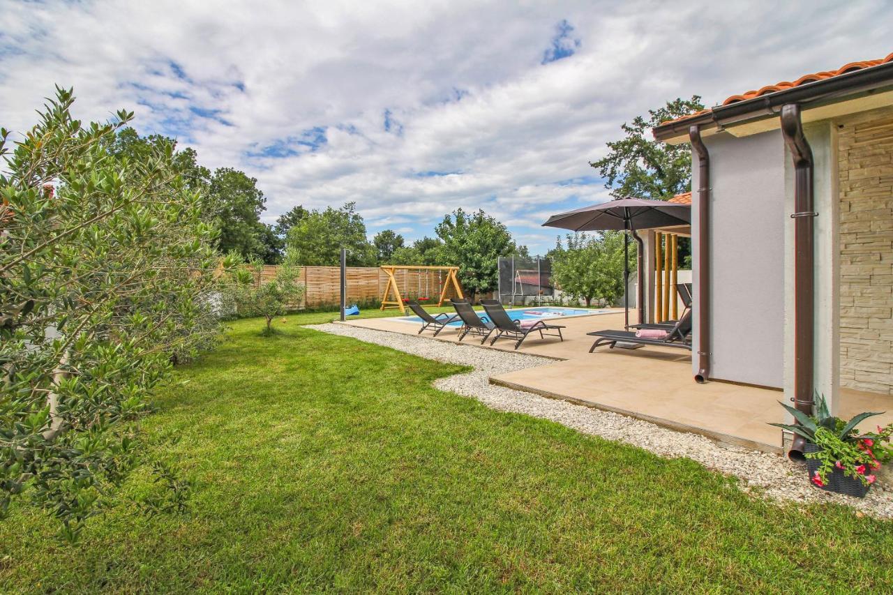 Villa Natascha In Pamici - Haus Fuer 6 Personen à Žminj Extérieur photo