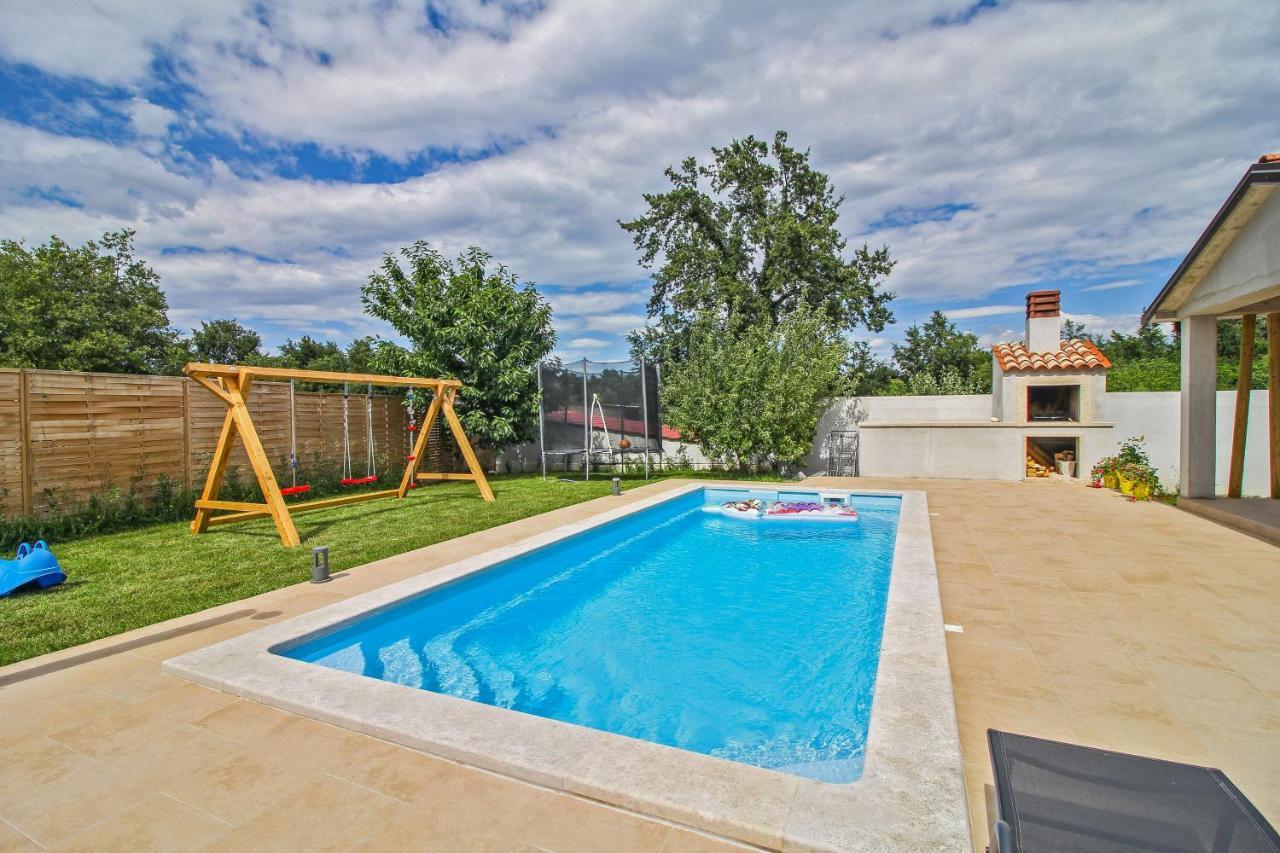 Villa Natascha In Pamici - Haus Fuer 6 Personen à Žminj Extérieur photo