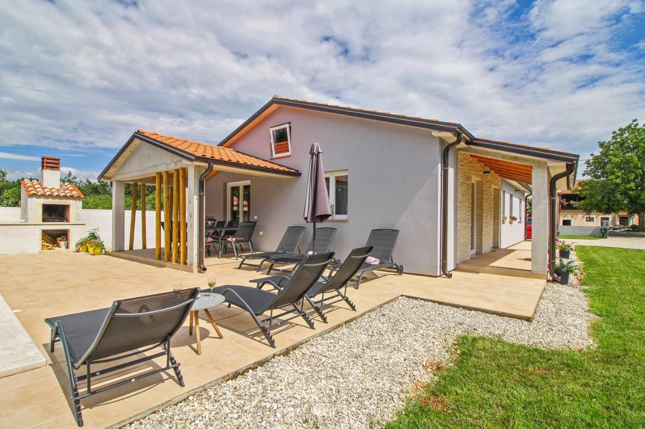 Villa Natascha In Pamici - Haus Fuer 6 Personen à Žminj Extérieur photo