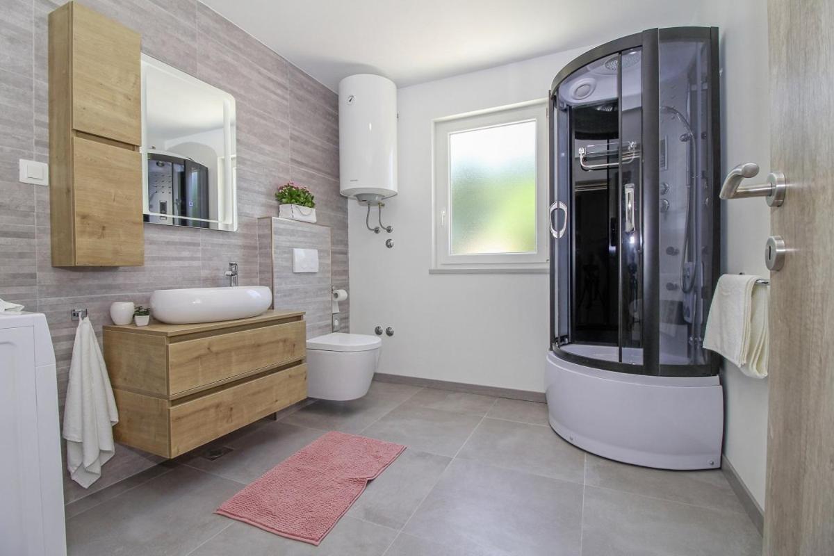 Villa Natascha In Pamici - Haus Fuer 6 Personen à Žminj Extérieur photo