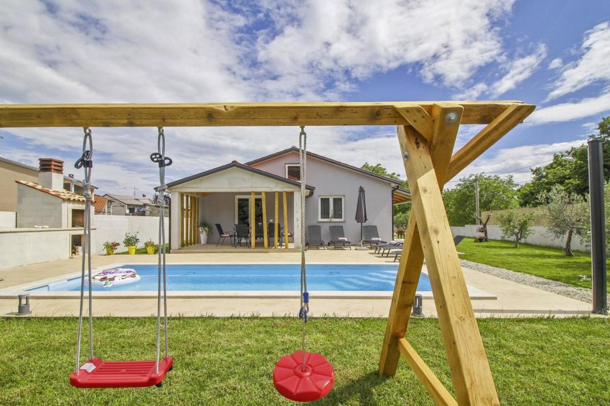 Villa Natascha In Pamici - Haus Fuer 6 Personen à Žminj Extérieur photo