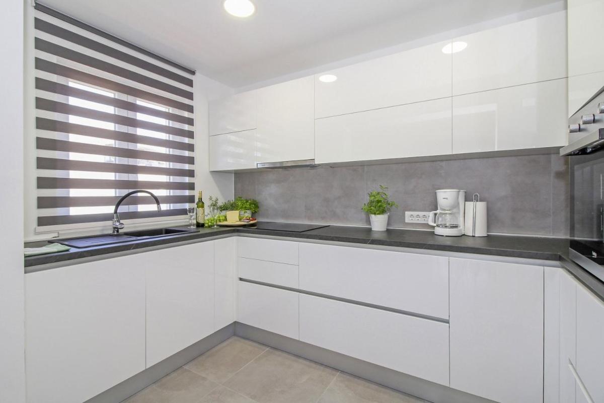 Villa Natascha In Pamici - Haus Fuer 6 Personen à Žminj Extérieur photo