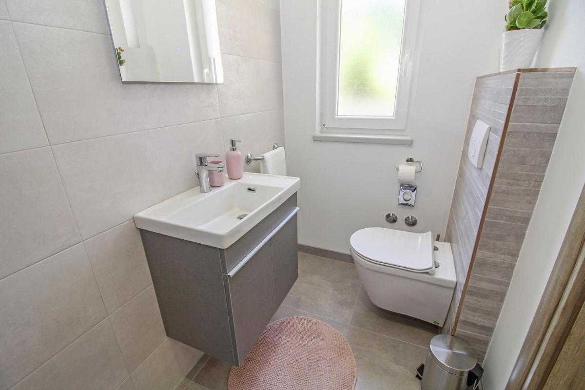 Villa Natascha In Pamici - Haus Fuer 6 Personen à Žminj Extérieur photo