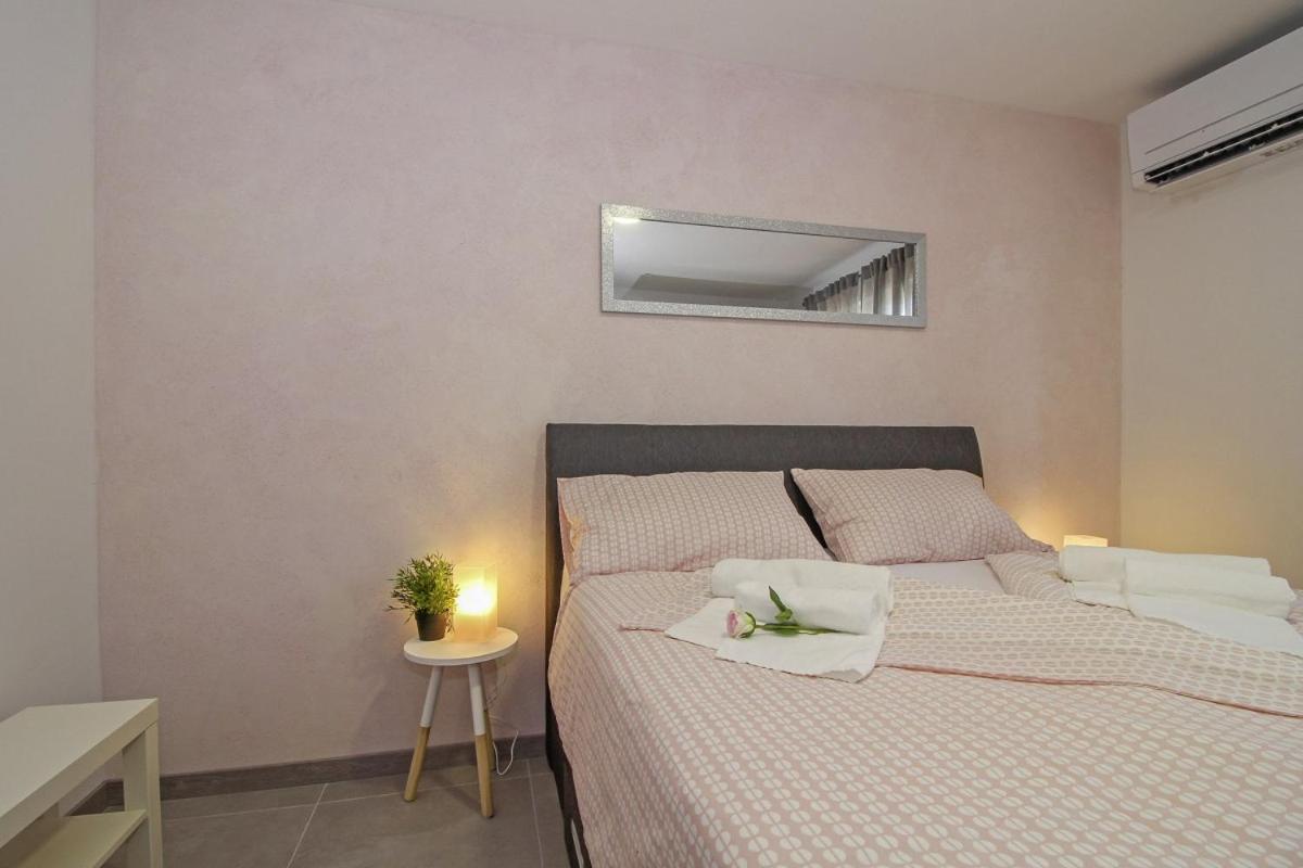 Villa Natascha In Pamici - Haus Fuer 6 Personen à Žminj Extérieur photo